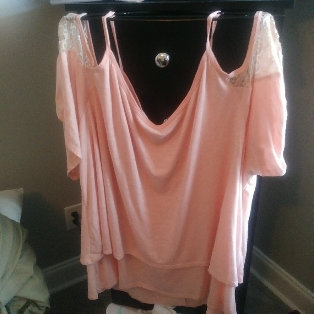 Torrid cold shoulder with lace on sleeve top